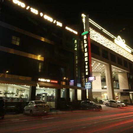 Hotel Alpine Tree Нью-Дели Экстерьер фото