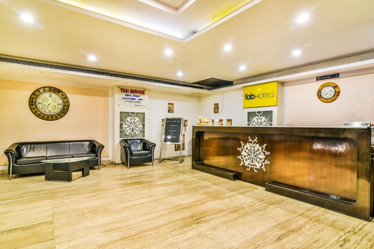 Hotel Alpine Tree Нью-Дели Экстерьер фото