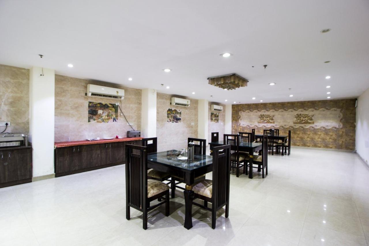 Hotel Alpine Tree Нью-Дели Экстерьер фото
